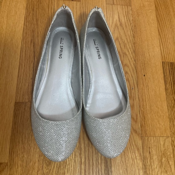 Call it Spring silver flats - size 7 US - Picture 1 of 6